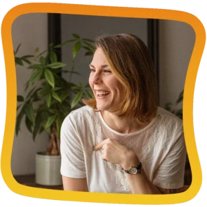 Morgane Bessin souriante